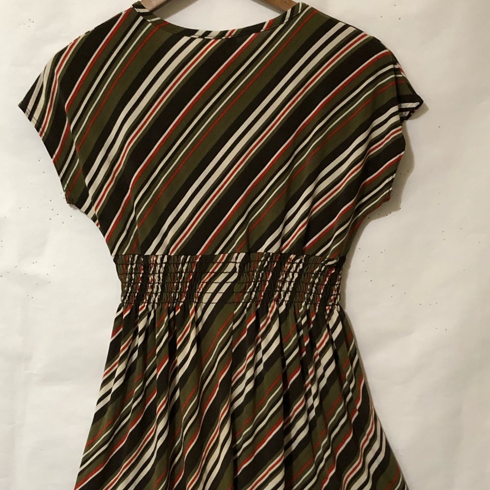 Sirens - Picture 4 of 6